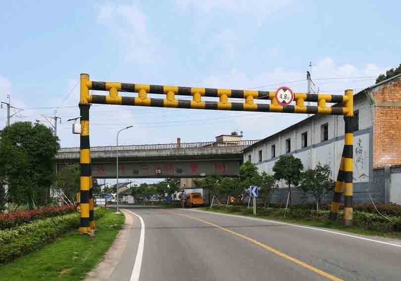 新乡铁路限高架